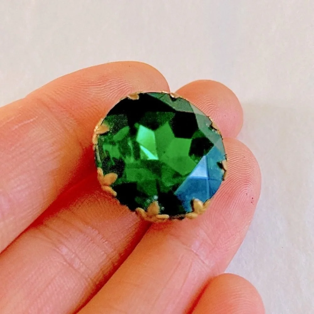 Vintage 60’s green glass crystal clip on earrings - Picture 3 of 4